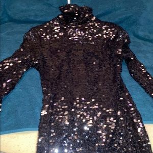 Black women’s maxi sequins dress